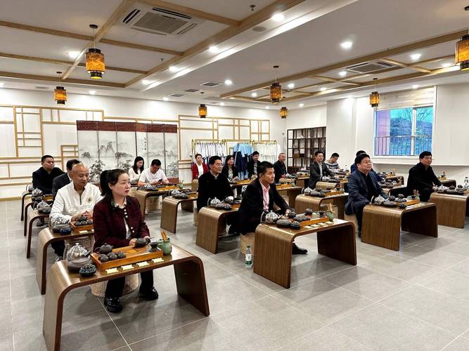 東莞市河南商會會長劉全貴帶隊拜訪虎門外國語學校